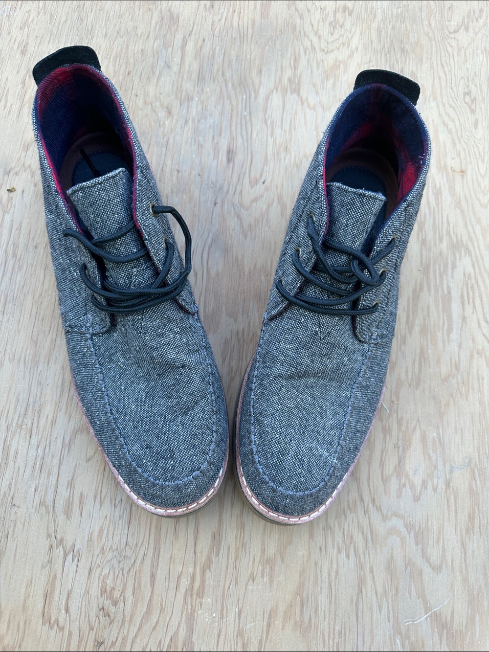 Toms Men's Gray Textile Chukka Boots with Red Lining